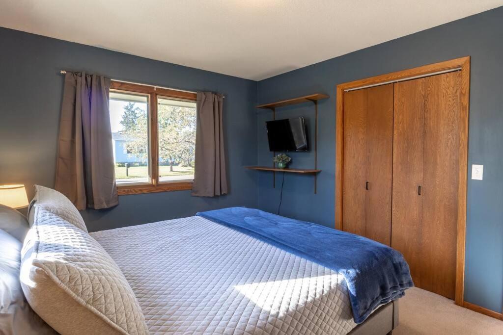 Family Home W/ 2 King, 2 Queen Beds + Game Room Bemidji Kültér fotó