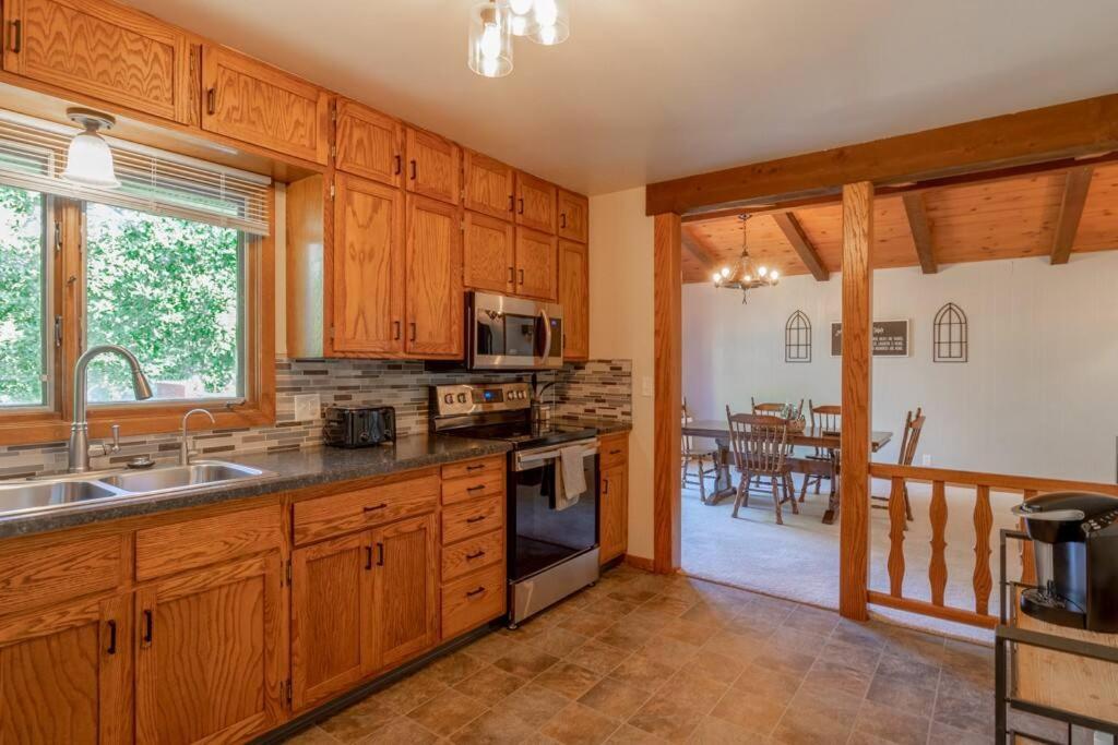 Family Home W/ 2 King, 2 Queen Beds + Game Room Bemidji Kültér fotó